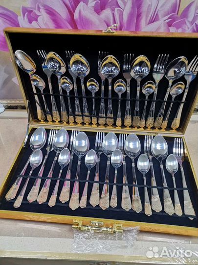 Подарочный набор столовых приборов в чемодане