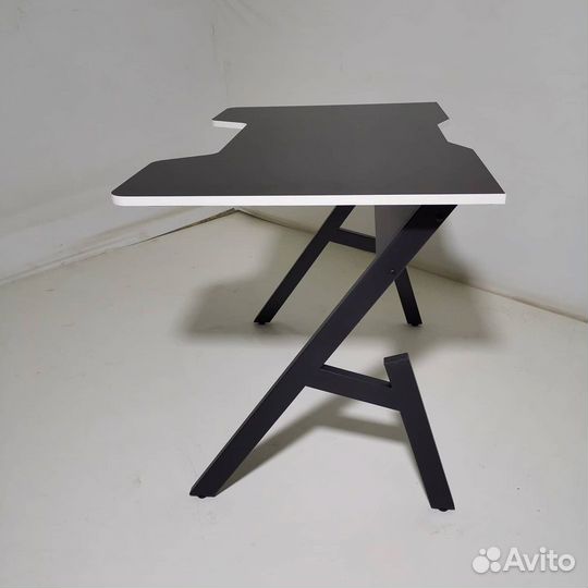 Компьютерный стол игровой