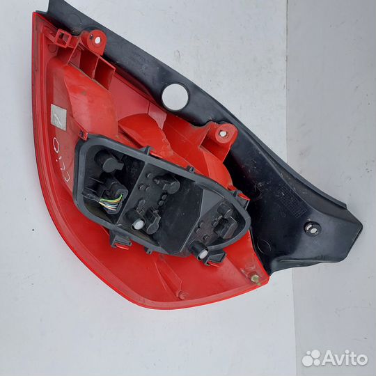 Фонарь задний левый Renault Clio 3. 2005-2009