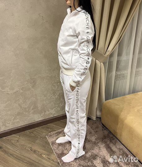 Костюм спортивный