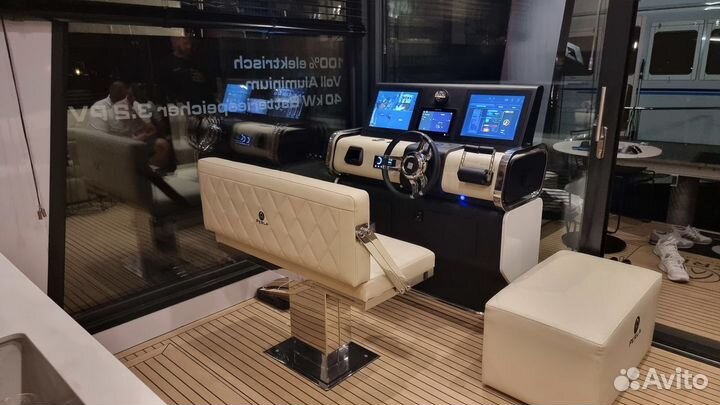 Houseboat (Хаусбот), катамаран