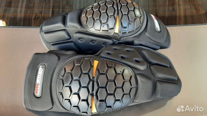 Наколенники