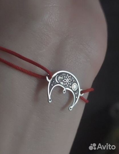 Браслет красная нить оберег Лунница