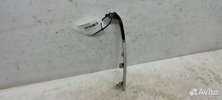 Молдинг решетки радиатора Toyota Land Cruiser