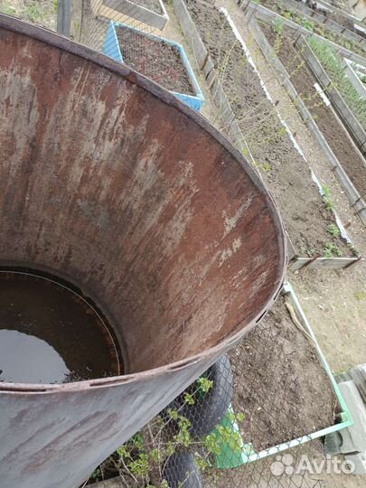 Водяная бочка металлическая