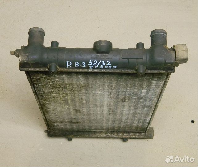 Радиатор охлаждения VW Passat B3 1.8 52x32