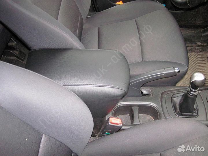 Подлокотник SsangYong Actyon, накладка на крышку