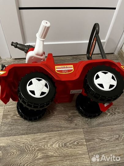 Машинка-каталка новая