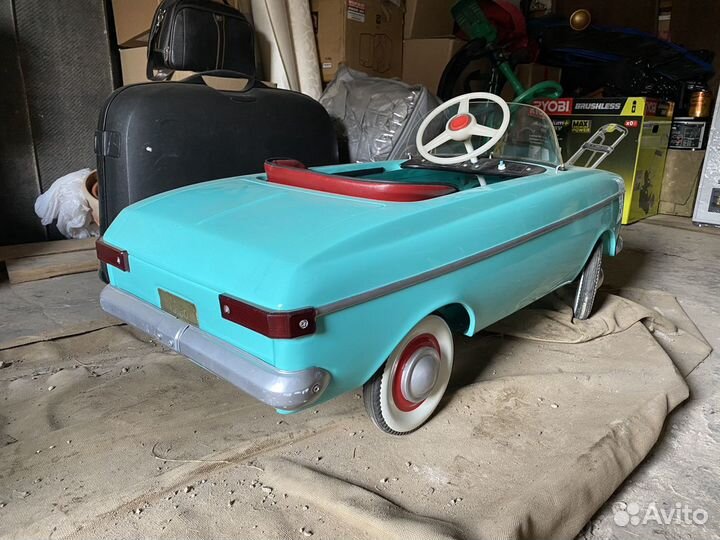 Педальная машина Москвич