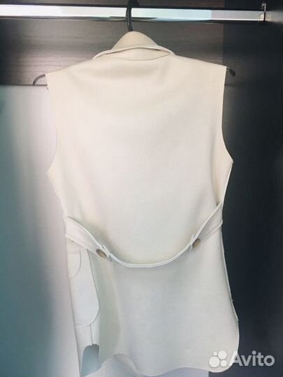 Жилет женский бежевый 46