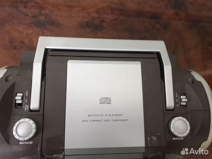 Радиоприемник и плейер Supra