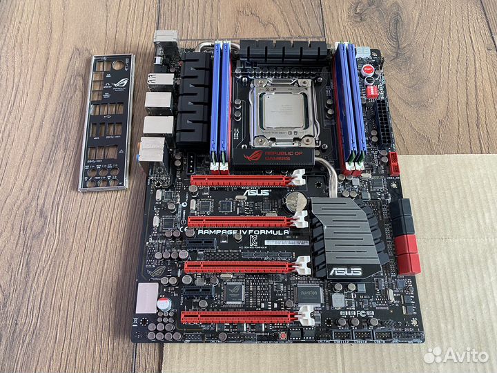 Материнская плата 2011 asus ROG Rampage IV Formula