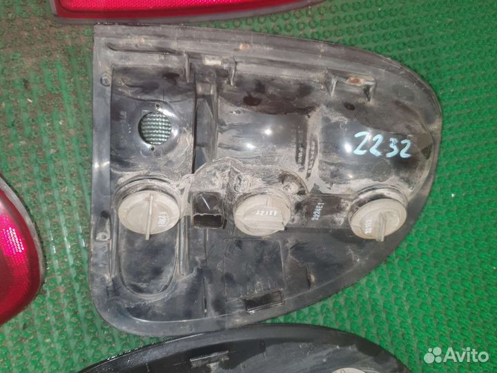 Фонарь задний левый Крайслер Вояджер 3