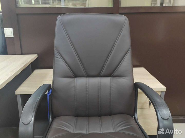 Кресло Менеджер коричневый кожзам с механизмом Топ
