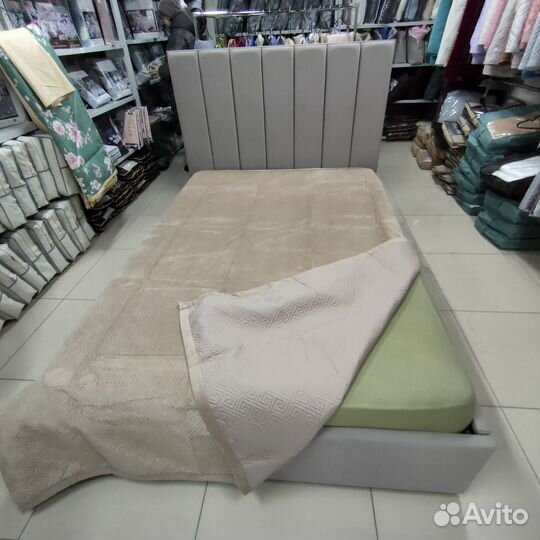 Стеганое велюровые покрывало