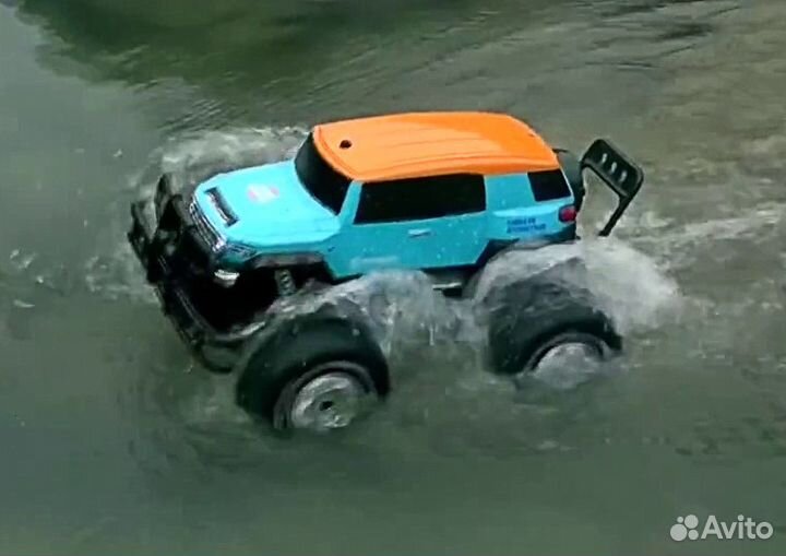 Машина амфибия на радиоуправлении