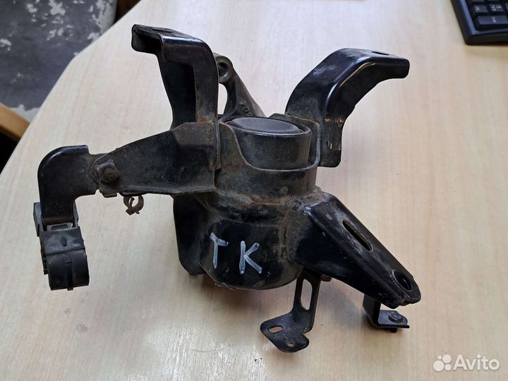 Опора двигателя правый Toyota corolla E 150