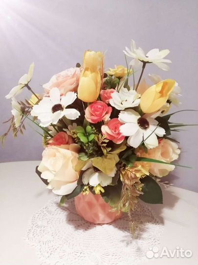 Подарочная цветочная композиция