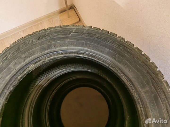 Nitto Therma Spike 225/60 R17 103T