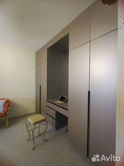 Шкаф распашной