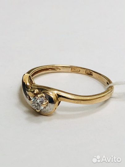 Золотое кольцо с бриллиантом