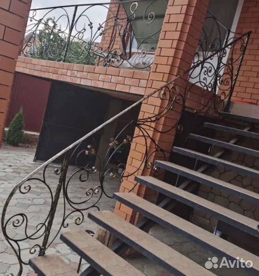 Металлические ограждения для лестниц балкона