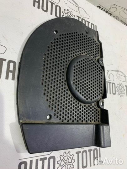 Крышка динамика левая Bmw 745 E65 N62B44 2004