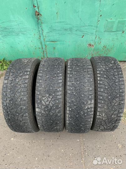 Bridgestone Blizzak Spike-02 SUV 235/65 R17 108T