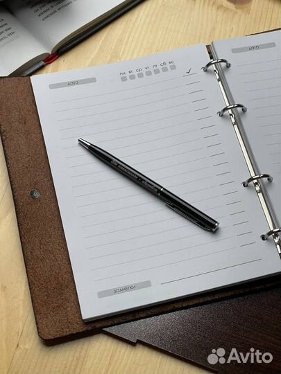 Подарочный набор, ежедневник из кожи и ручка с гра