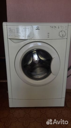 Стиральная машина Indesit WIU61 узкая