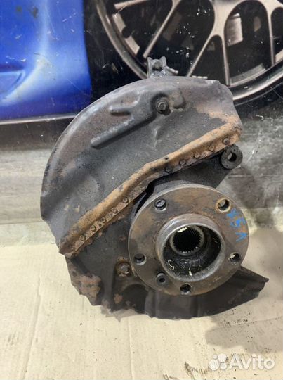 Поворотный кулак передний BMW X5 E53