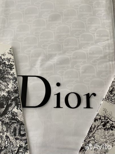 Шелковый платок dior в подарочной упаковке