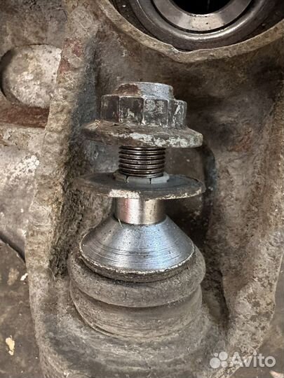 Кулак задний в сборе Мерседес 292 166