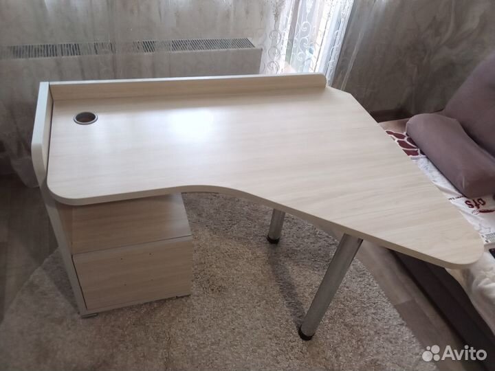 Угловой компьютерный