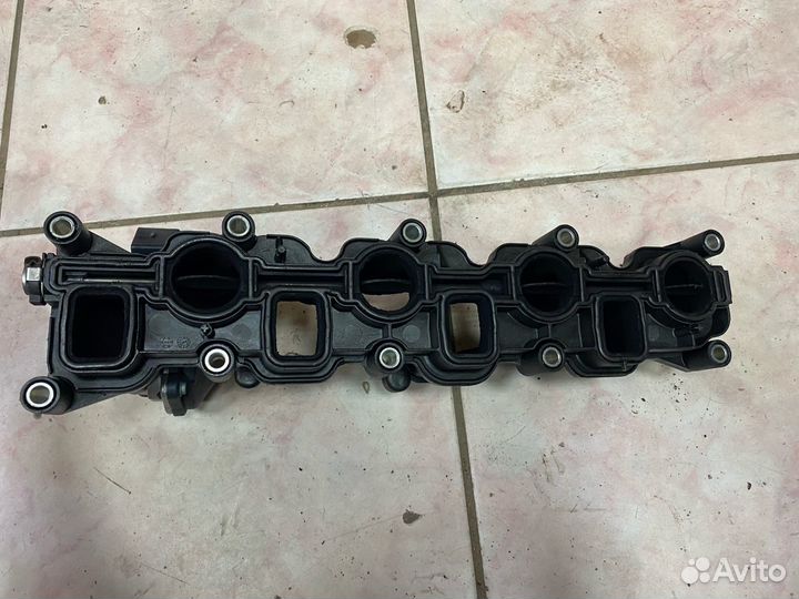 Правый впускной коллектор Porshe Cayenne 958 4.2