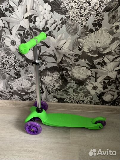 Самокат детский трехколесный новый