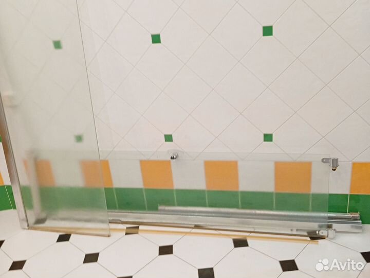 Стеклянная перегородка для душа