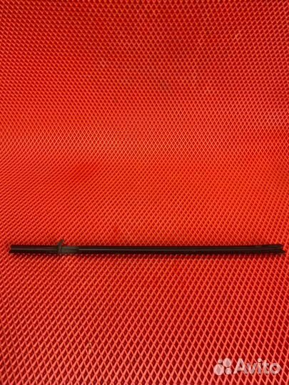 Уплотнитель стекла задний левый Volvo Xc90 2 L