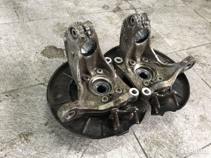 Кулак передний левый правый Volkswagen Passat B7