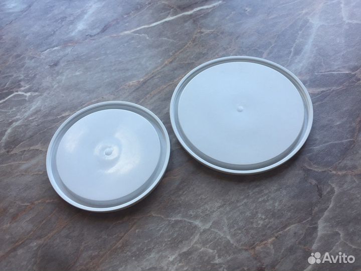 Крышки пластиковые для мерных стаканов новые