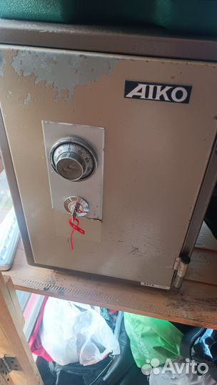 Сейф металлический большой