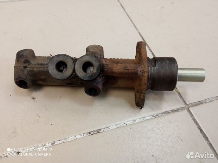 Главный тормозной цилиндр Mercedes Benz w638