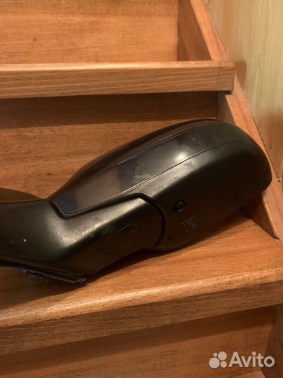 Боковое зеркало на Мазду