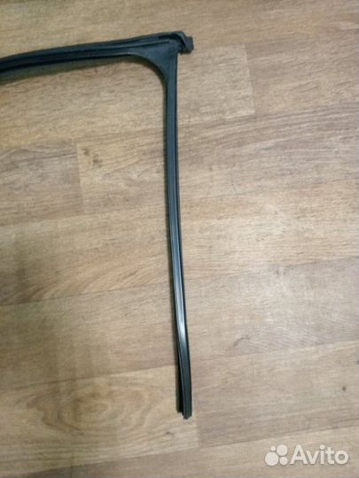 Уплотнитель стекла двери передний правый