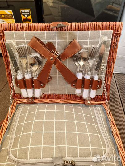 Набор для пикника в чемодане