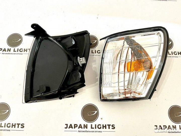 Поворотники передние Toyota Town Ace Noah SR50