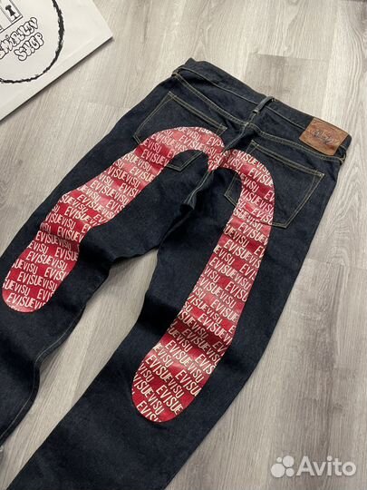 Джинсы Evisu