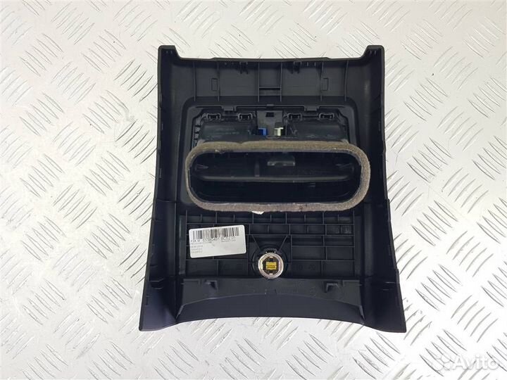 933367502 Дефлектор обдува салона BMW 4 F32/F33/G