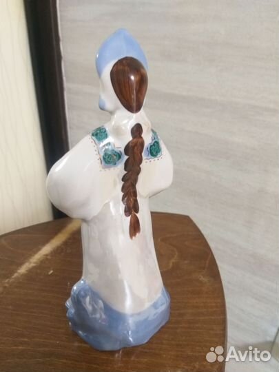 Статуэтка фарфор