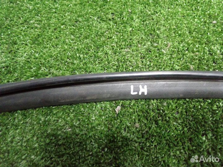 Уплотнитель стекла двери передний левый Kia Optima